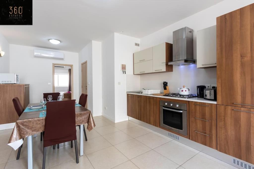 Beautiful, Top Notch 1 Bedroom Apt Just Off The Coast By 360 Estates เซนต์พอลส์เบย์ ภายนอก รูปภาพ