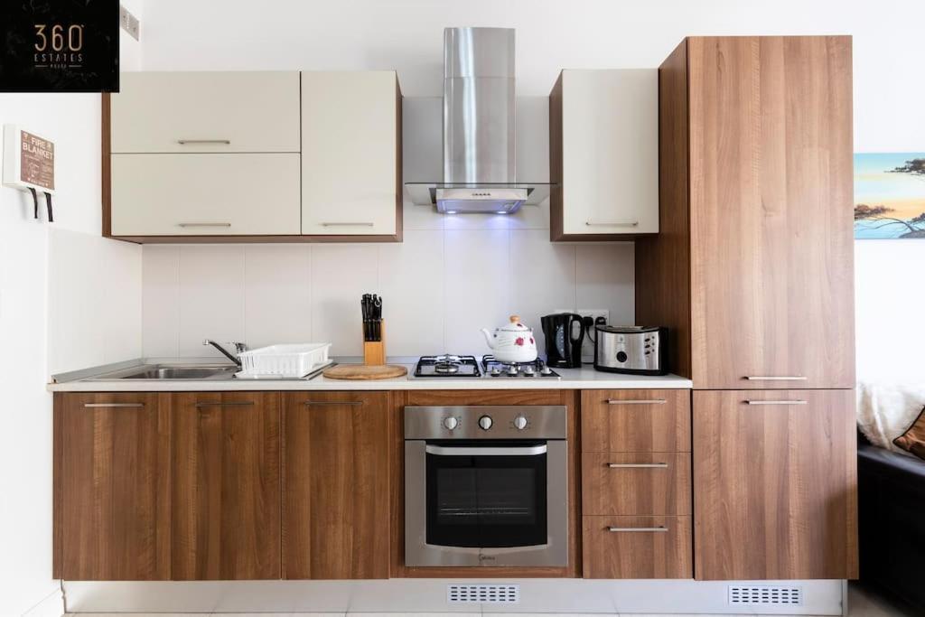 Beautiful, Top Notch 1 Bedroom Apt Just Off The Coast By 360 Estates เซนต์พอลส์เบย์ ภายนอก รูปภาพ